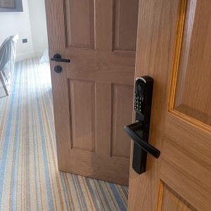 hotel door locks, Smart hotel door locks, code hotel door hotel, ekey or card door locks. Omnitec door locks